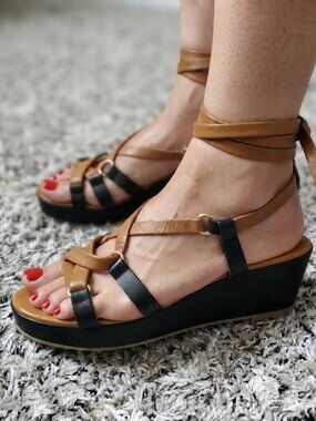 From France Minelli Made in Italy all leather open toe lace up wedge 🌈sandals.